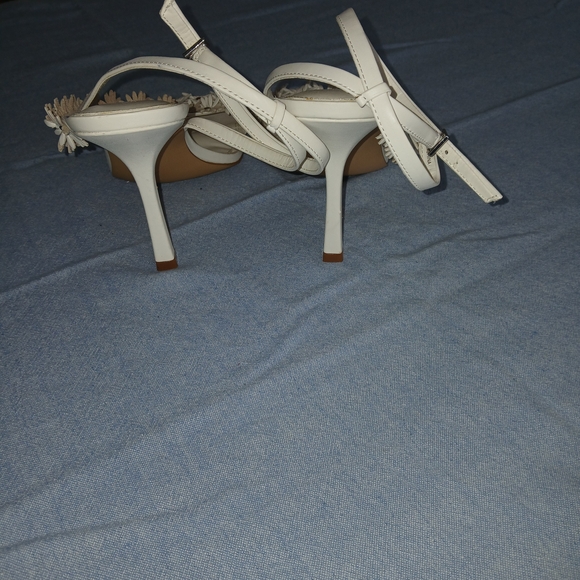 Gianni Bini White Floral Heels - Picture 5 of 5